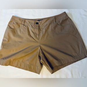 Acess stretch shorts size 10/ khaki